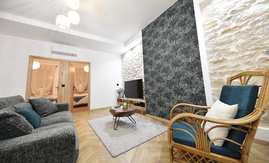 Carnot Place Bourgoin-Jallieu Exterior photo